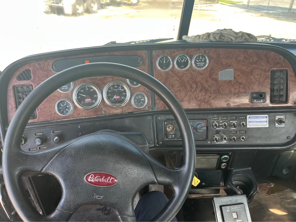 2004 PETERBILT 357 - Image 8